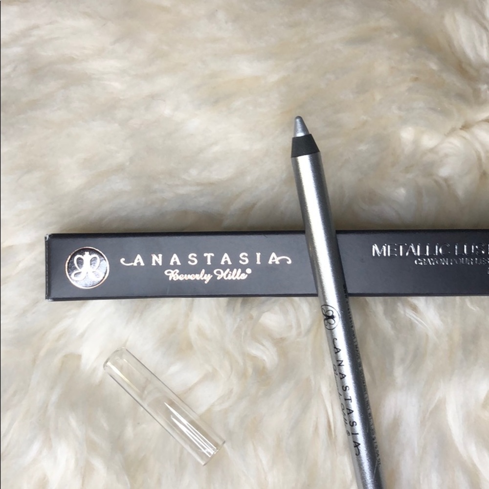 Anastasia Beverly Hills metallic luster liner